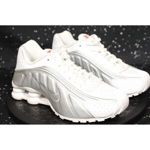 Nike Shox R4 Womens Sneakers Sz 6 White Metallic Silver Running Shoes AR3565-101